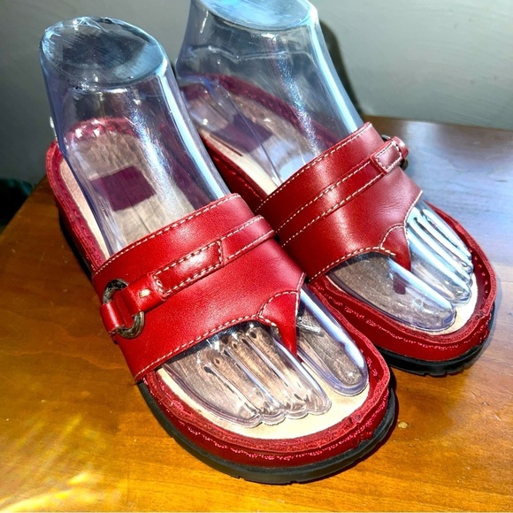 American Eagle Sandals Womens 5M Red Leather Vintage Platform Flip Flop Thong - Picture 1 of 11